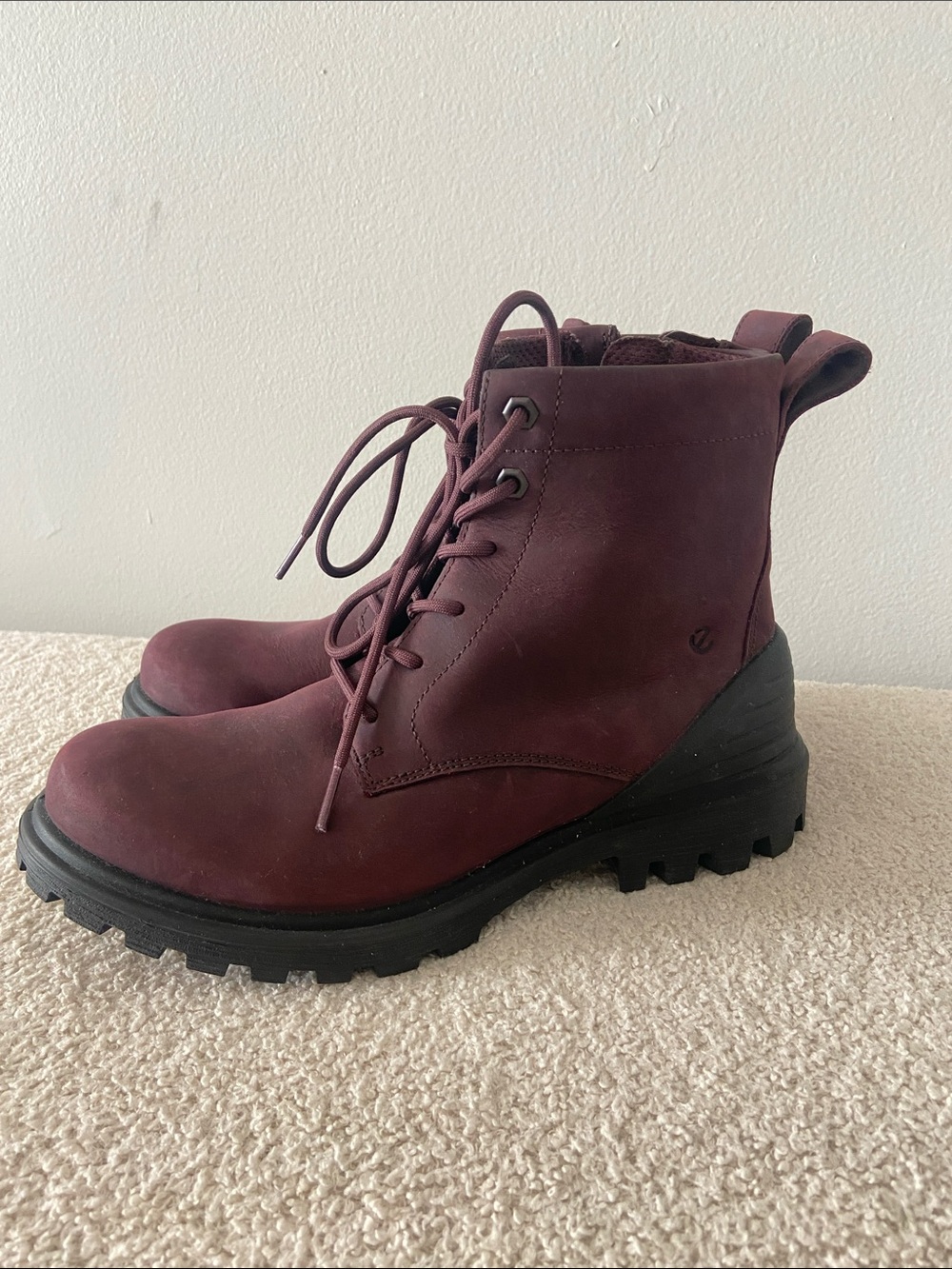 Ecco Tredtray High Cut Ankle Lace Up Boots Burgundy Fig Nubuck size 38